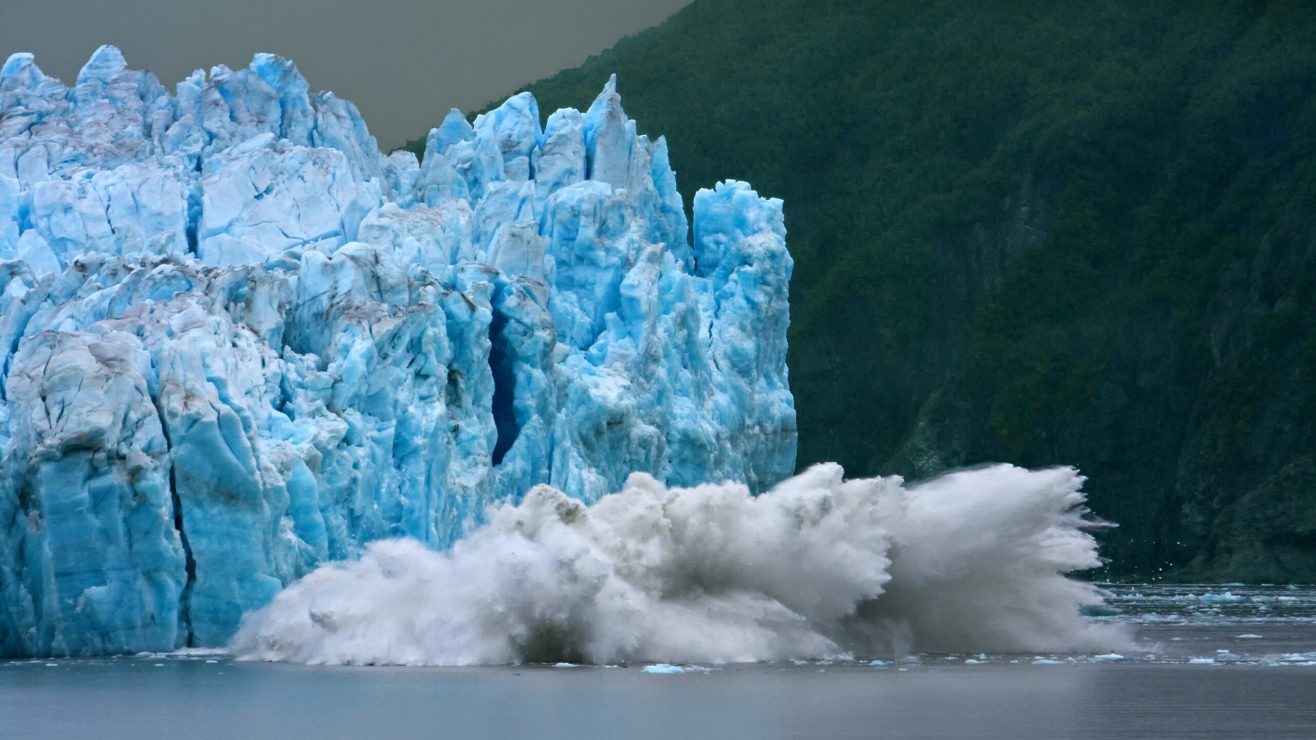 Hubbard,Glacier,Calving,-,Longest,Tidewater,Glacier,In,Alaska